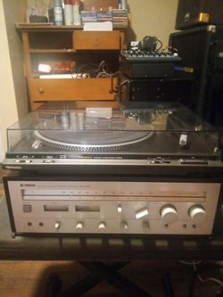 Yamaha cr440 reciever  and technics  sl-6022 turntable awesome vintage stereo 150 bucks firm price