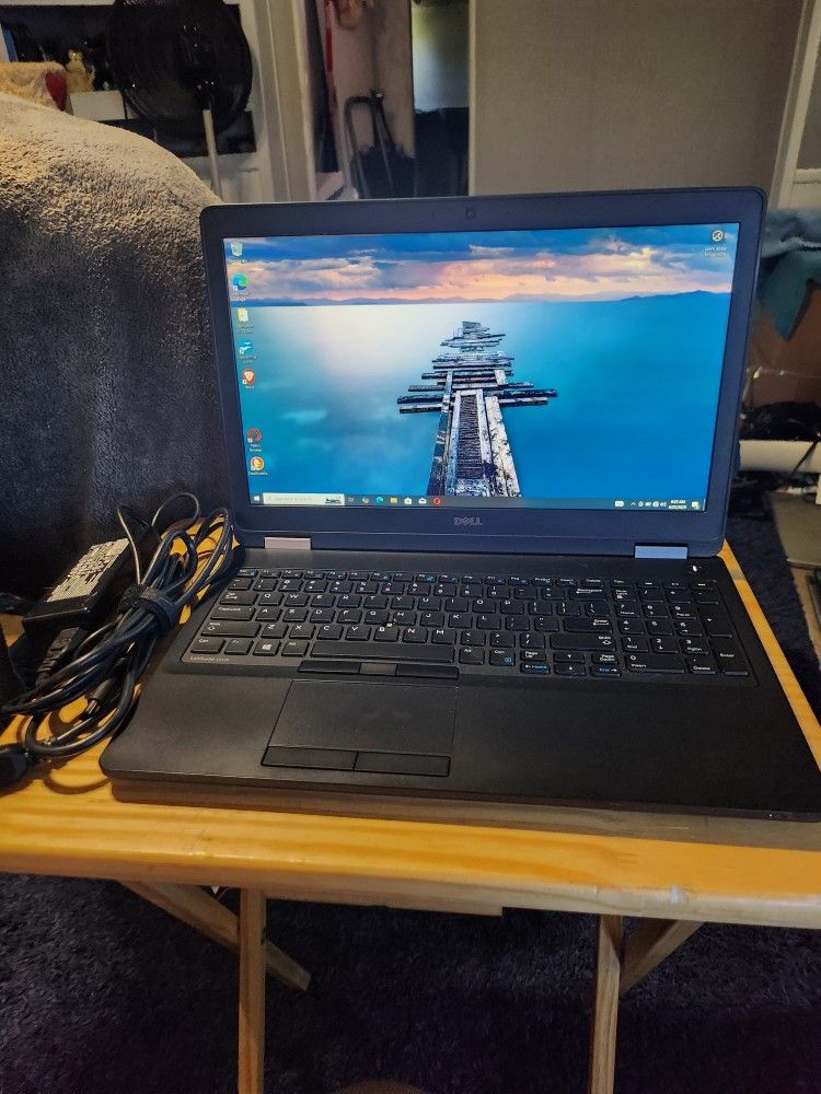 DELL 15.6" LAPTOP Core i7-6600U-2.80GHz, 256GB HD,WiFi,WebCam