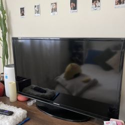 samsung smart tv (roku included) 