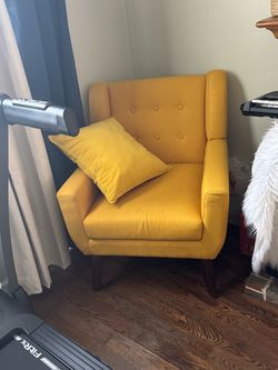 LIKE NEW. 2 Yellow Accent Chairs
