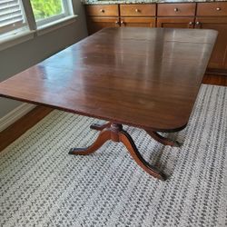 Duncan Phyfe triple pedestal table with two leafs
