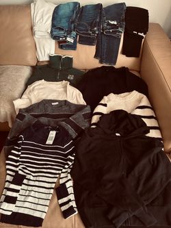 Women size XS fall/winter clothes choice or lot of 21 read description p/up Brooklyn NY 11229