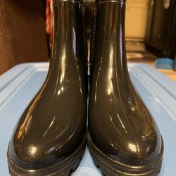 Size 9 Rain Boots 