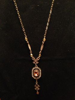 Beautiful Gold Tone Topaz Stone Necklace Set