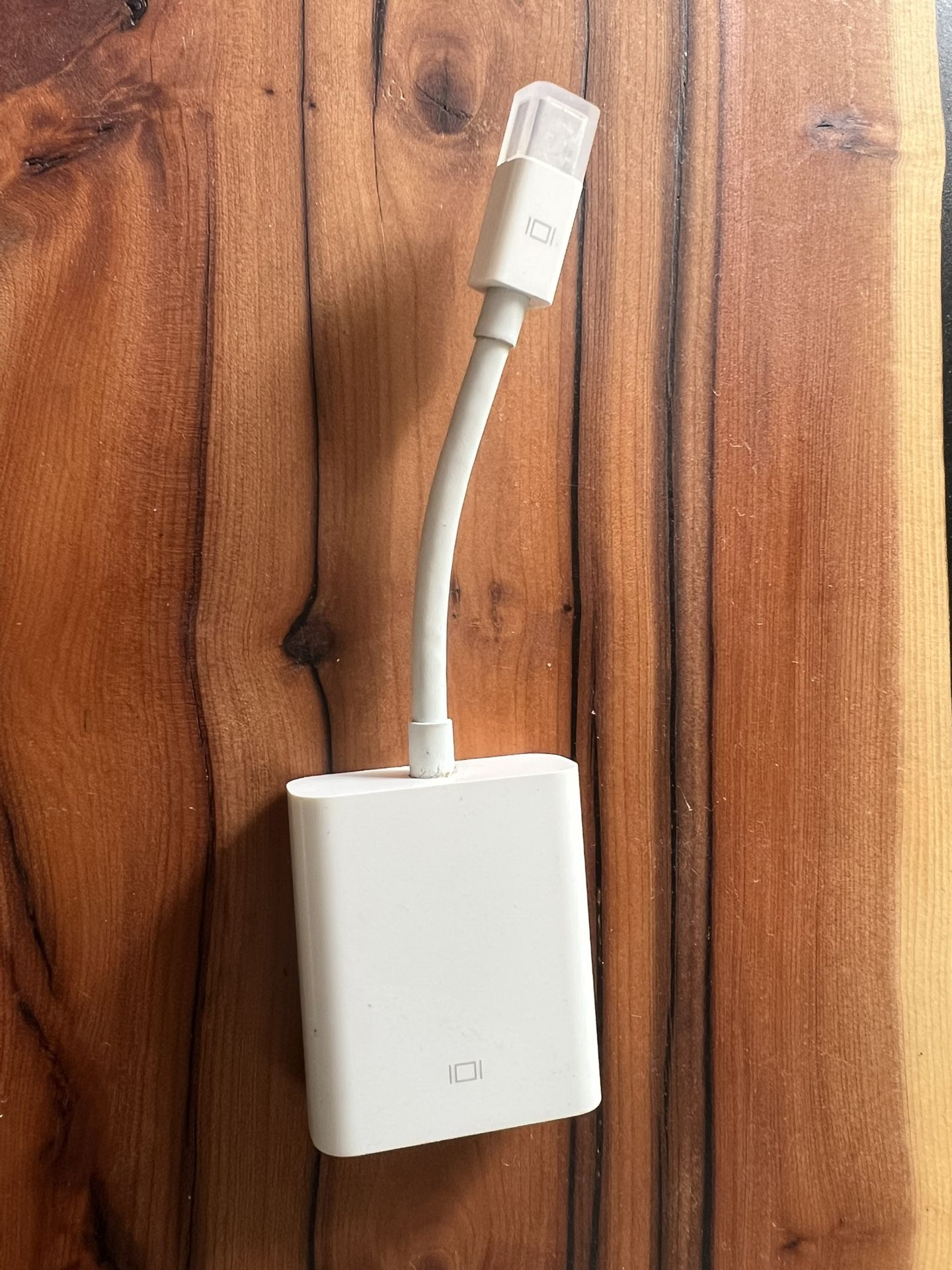 Apple display port to VGA adapter