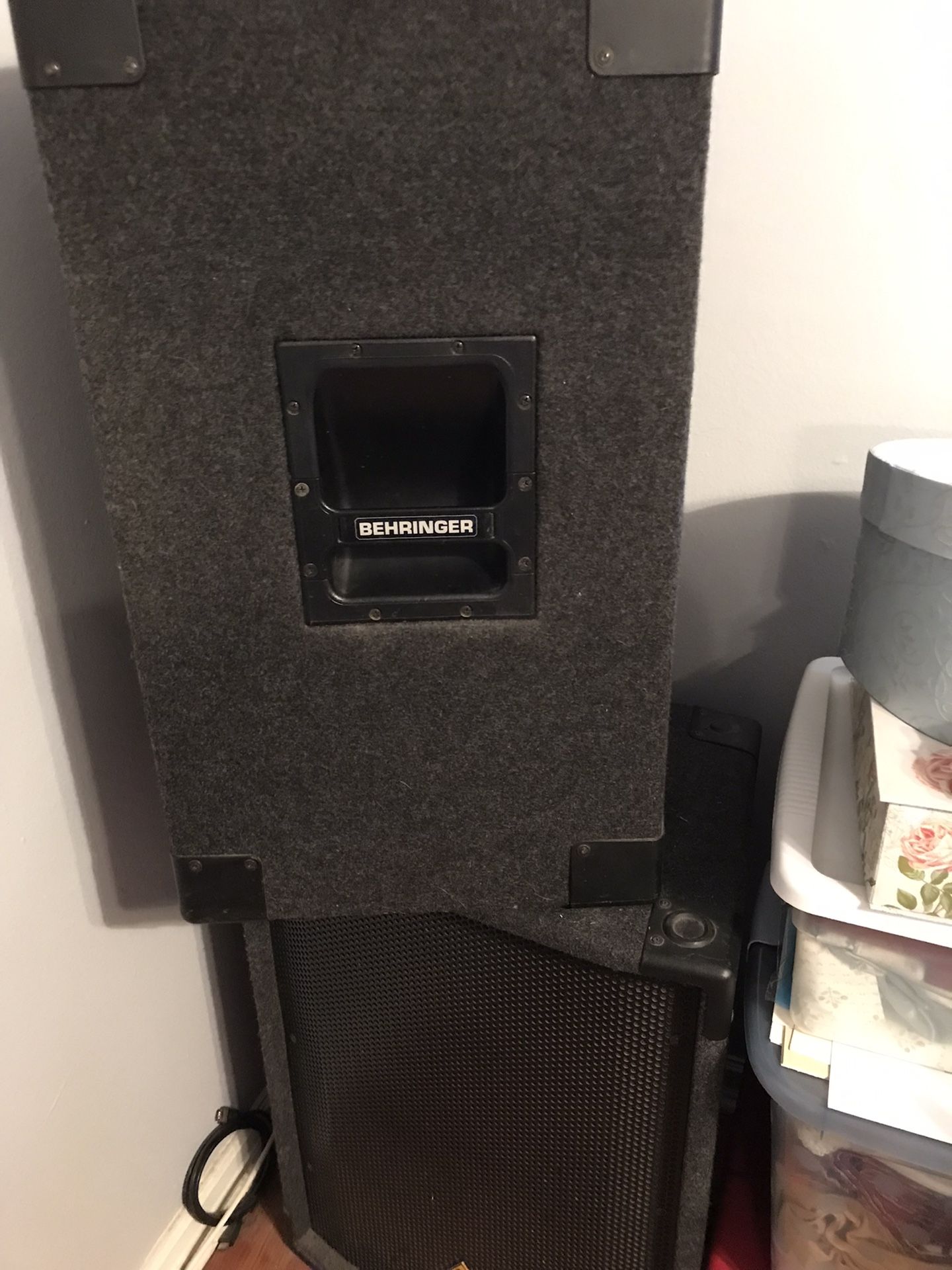 2 Bahringer Speakers With Free Stand