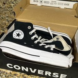Converse Size 5 Woman’s new!!!