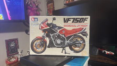 Honda VF750F Model Kit