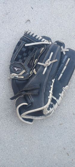 Mizuno Softball Glove