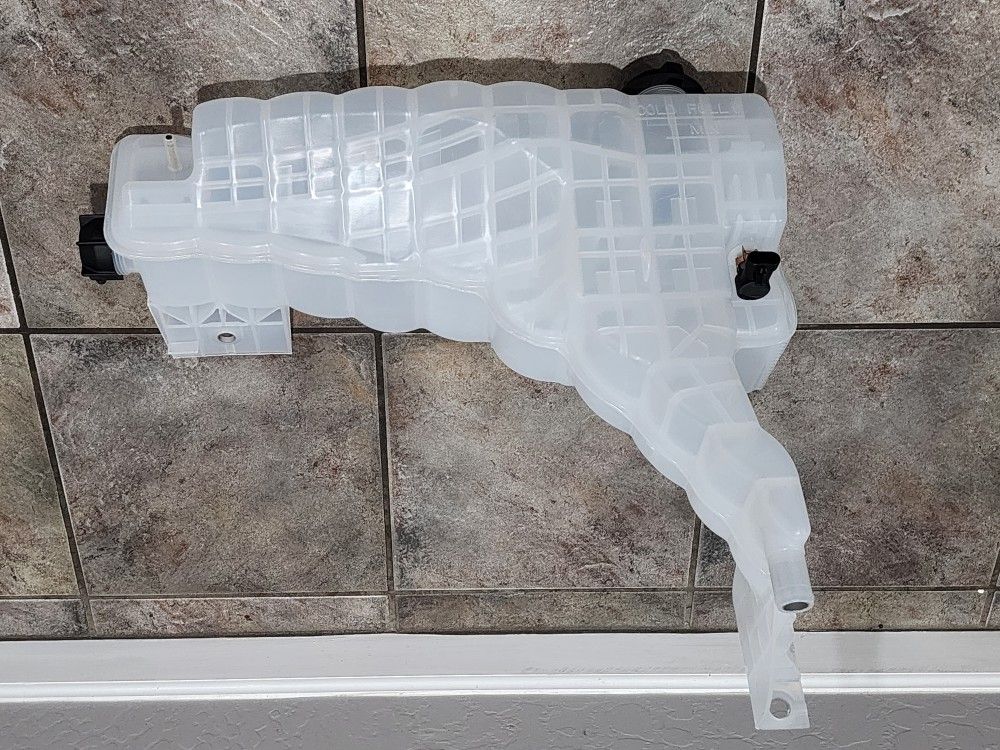 Coolant Reservoir Tank Fits 2013-2021 KENWORTH Pete 579 KW T680 T880 DR104002