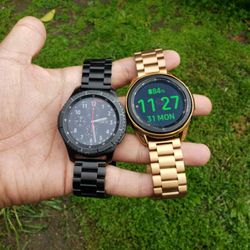 $120 big Face Galaxy Watch Frontier 46mm Or Frontier 42mm are $80! Each. Galaxy watch. With charger. Free Delivery in person. I will connect for you. 