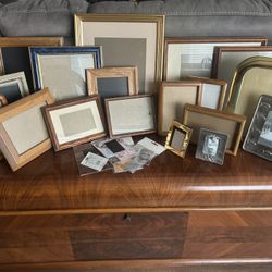 Picture Frames Assorted Sizes Multiple And Great Condition 