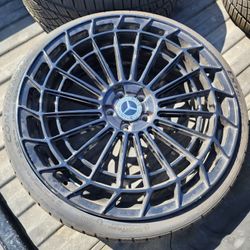 22 Inch Mercedes wheels and Continental Tires