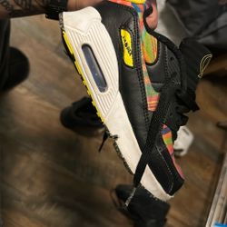 Nikes Air Max 90s “familia Shoe”