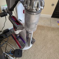 Dyson V10