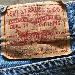 LEVI STRAUSS 33” x 30”  COMFORT FIT 560 EXCELLENT CONDITION  LOCATION: HORIZON AND GREENWAY 89002 ONLY $20.00