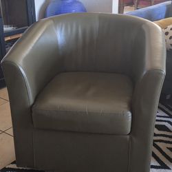 Green Bucket Swivel Chair