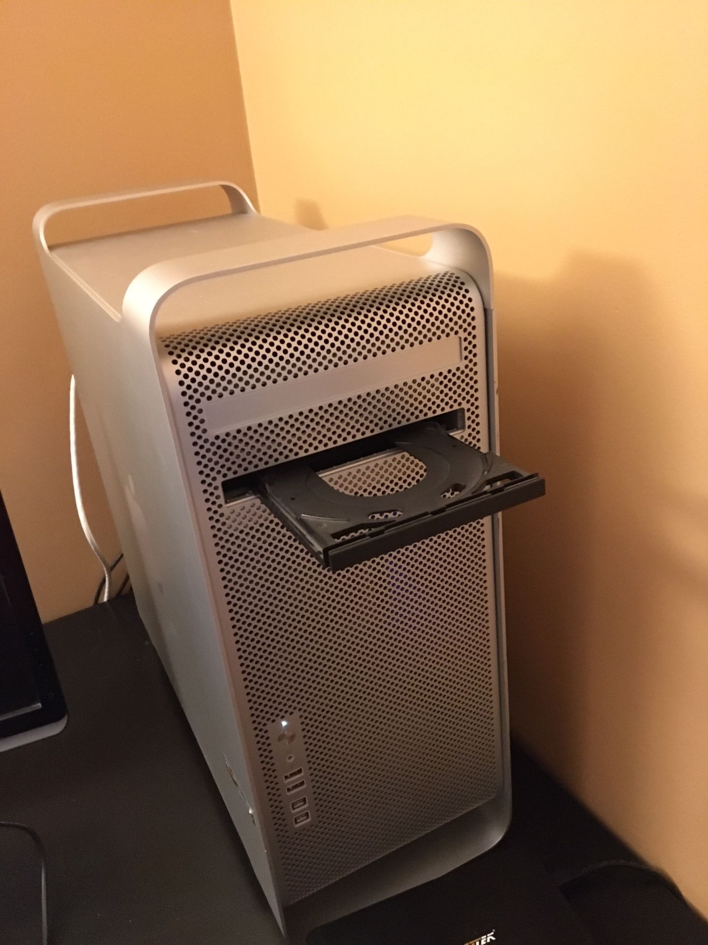 Mac Pro 5,1, 3.46mhz, 32gig ram, 2gb ddr5 card, 250SSD