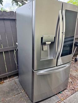 Lg fridge 3 door instaview like new!