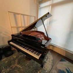 Yamaha Baby Grand Piano Model GC1