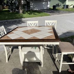 Kitchen Table And 4 Chairs 