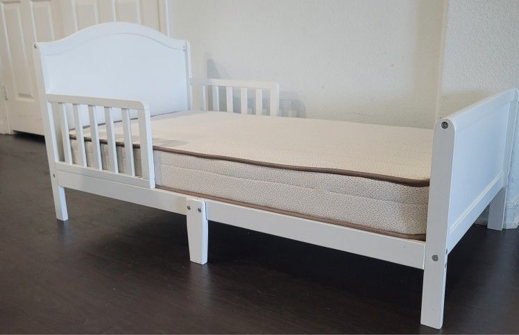Toddler Bed With Emily Organic Mattress