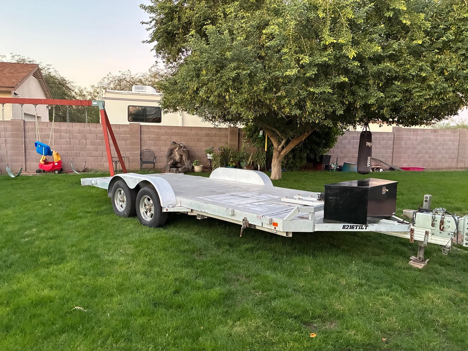 2019 aluma 8216 tilt-ta-el-rtd car hauler