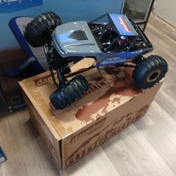 Danchee RC Rock Crawler Truck with front and rear steering