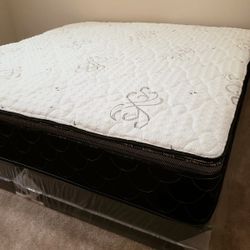 NEW KING-SIZE PILLOW TOP MATTRESS AND BOX SPRING 🆕️