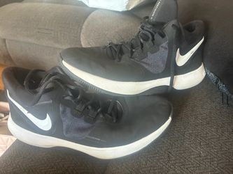 Men’s Nike shoes size 8 excellent condition $10