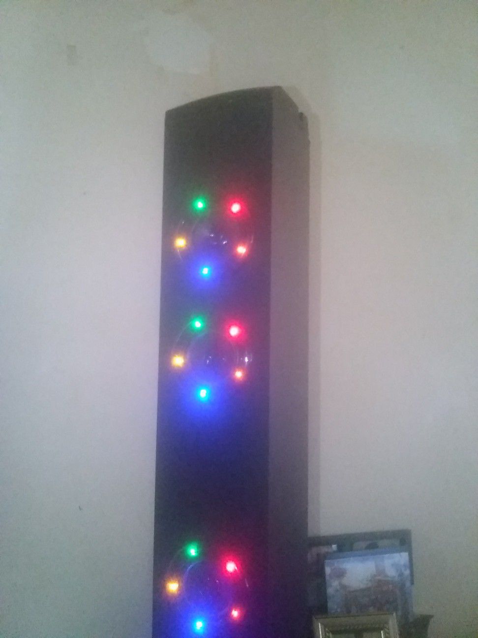 Light up tower speaker