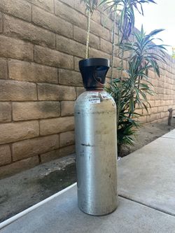 20 Ib CO2 Cylinder Tank with Handle
