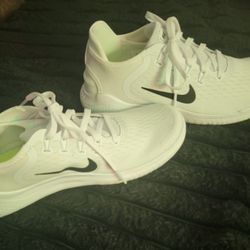 NIKE FREE