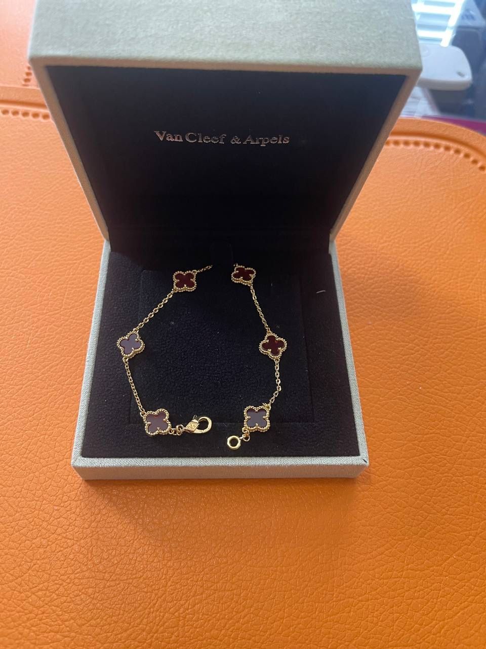 Van Cleef Red & Gold *Certificate + Box included*