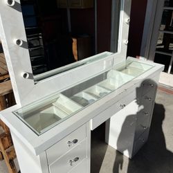 Makeup Vanity White