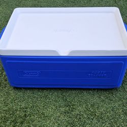 Coleman Party Stacker Model 6225 Cooler Fits 24 Cans Blue & White 