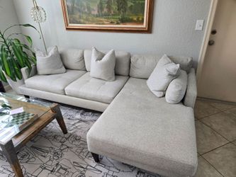 Modern L-Shape Sectional Sofa in Light Grey / Beige Fabric – Good Condition