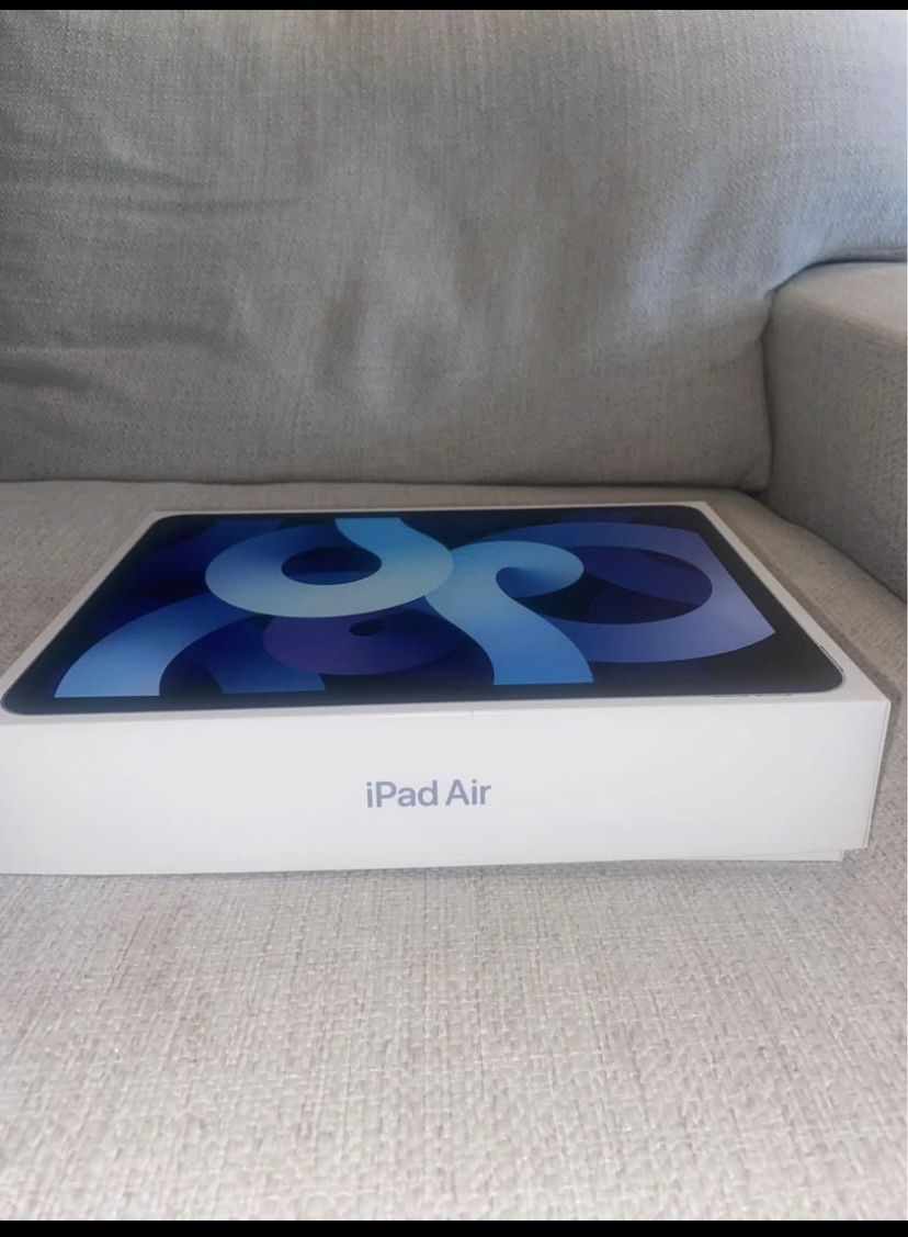 iPad Air 4th Generation (Blue) W Apple Pen and 3 Tip Replacements.