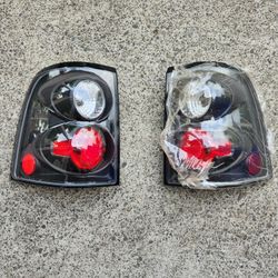 '02-'05 Ford Explorer Tail Light Housing 