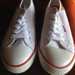 Levis Strauss white Tennis shoes SZ 6.5
