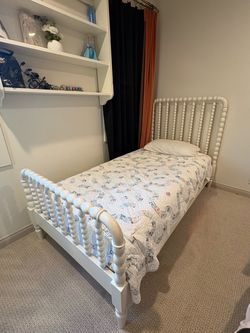 White twin bedframe
