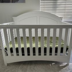 Delta Convertible Crib w Mattress 