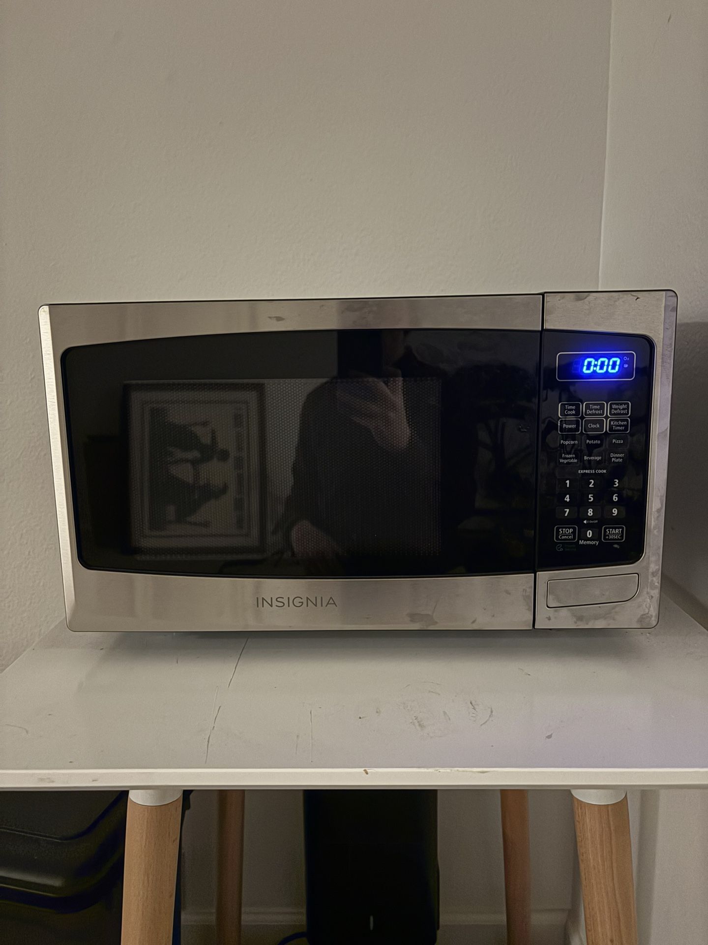 .9 cu ft 750 W Microwave