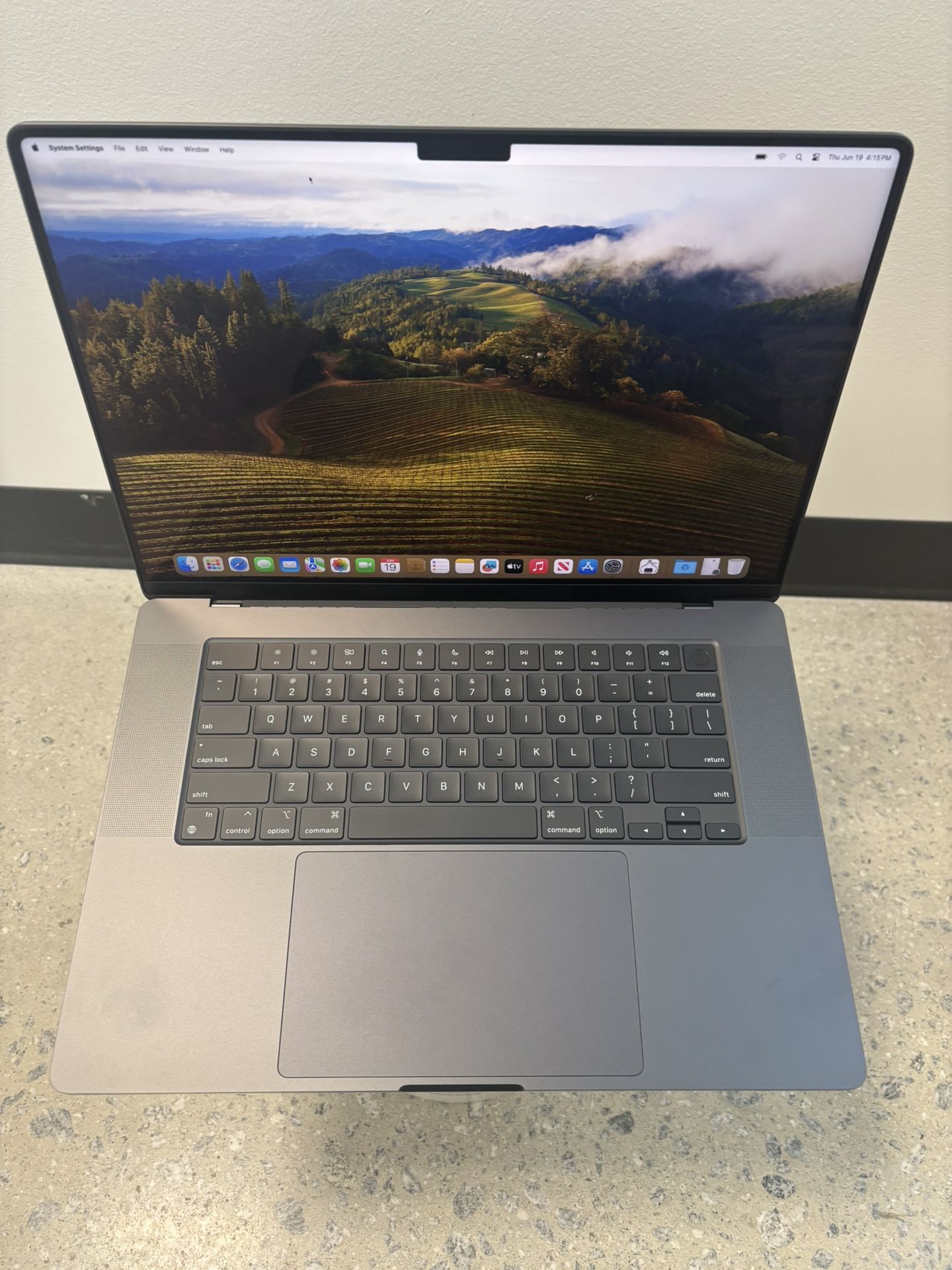 2023 MacBook Pro 16” 36GB M3 Max 36 core, 1TB, 3 count, New 140W Charger AppleCare Jan 2027,