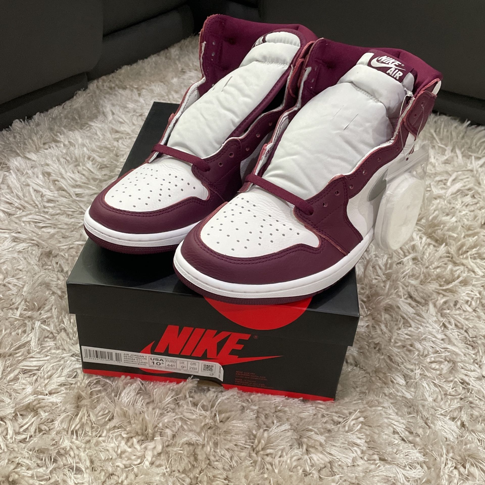 Jordan 1 Retro High Bordeaux Size 10.5 (new)
