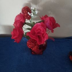 Heart Shaped Red Flower Vase, Red Flowers