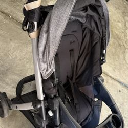 Graco infant carseat + bassinet/seat stroller 