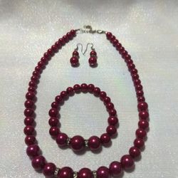 Necklace/Bracelet/Earrings Set.