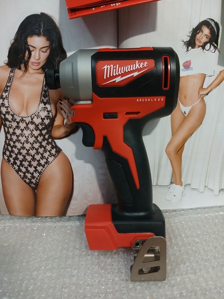 NEW MILWAUKEE M18 BRUSHLESS 1/4 IMPACT DRIVER TOOL 
