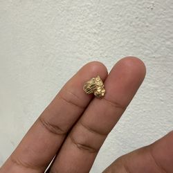 Gold scraps ONLY ONE EARING